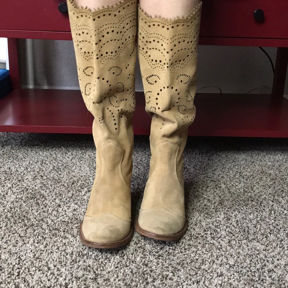 Tan cowboy boots Italy Barney’s NYC boho festival - Picture 3 of 8